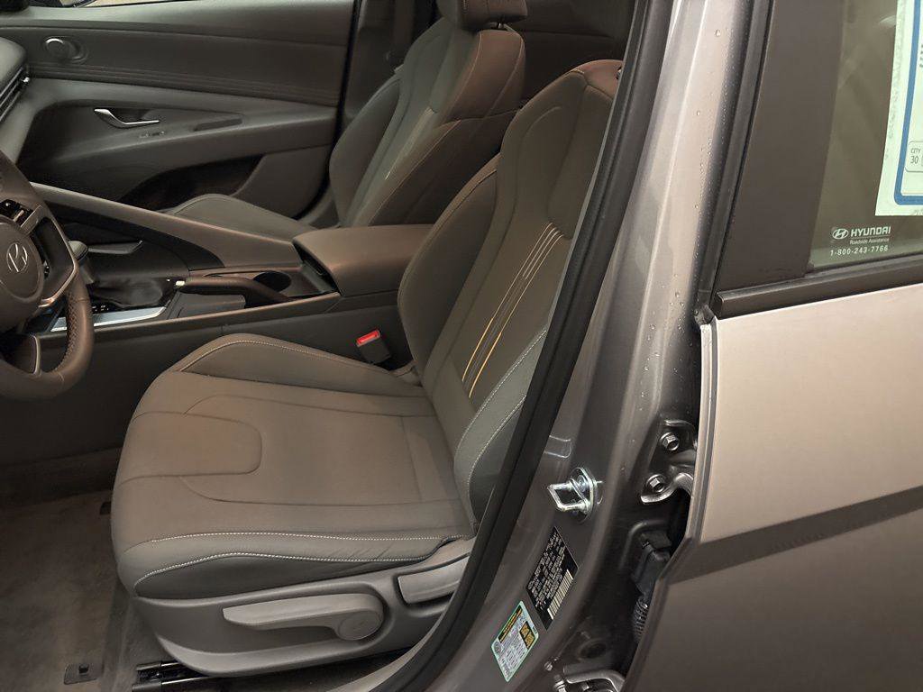 New 2025 Hyundai Elantra Sport image 11