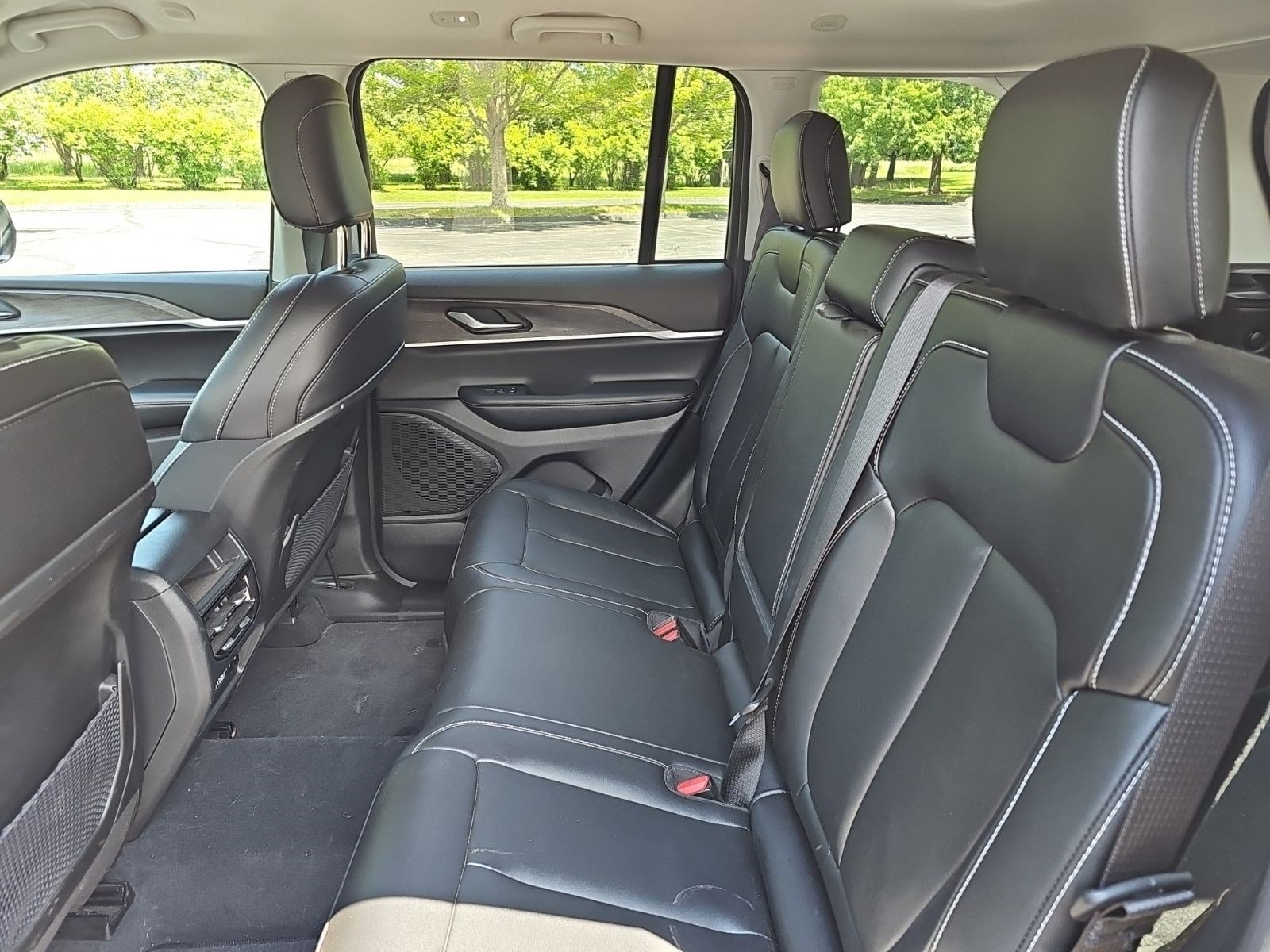 Used 2023 Jeep Grand Cherokee Limited w/ Trailer Tow Prep Group (B) AWD/4WD image 19