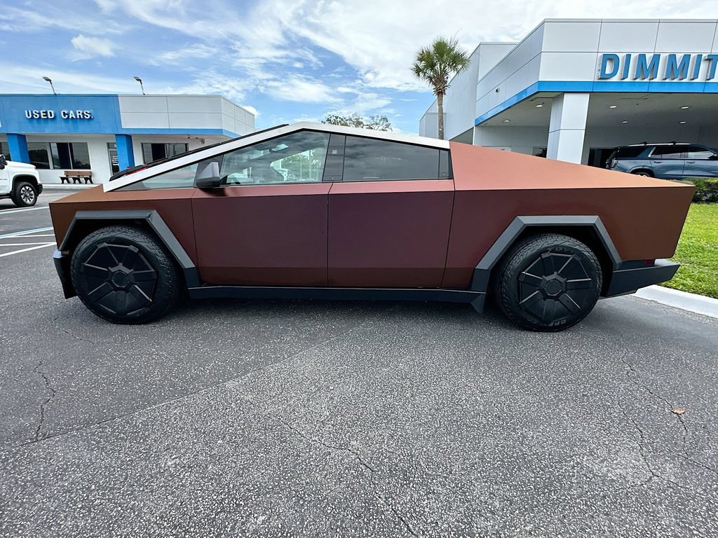 Used 2024 Tesla Cybertruck AWD Crew Cab image 8