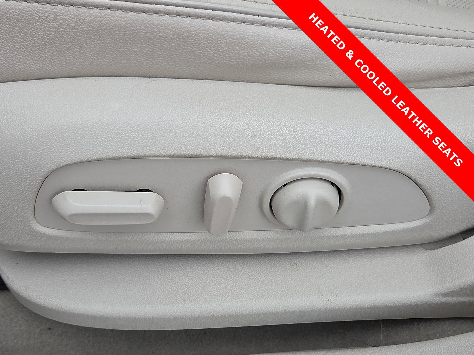 Used 2020 GMC Acadia Denali w/ Trailering Package image 16