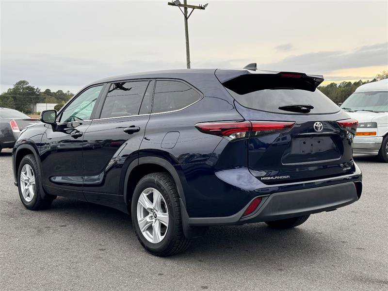 Used 2024 Toyota Highlander LE image 11