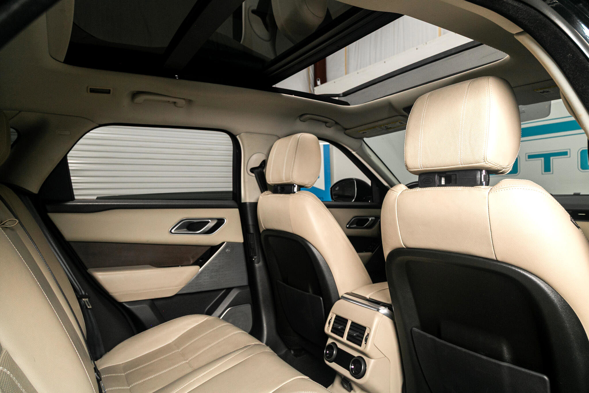 Used 2020 Land Rover Range Rover Velar S image 29