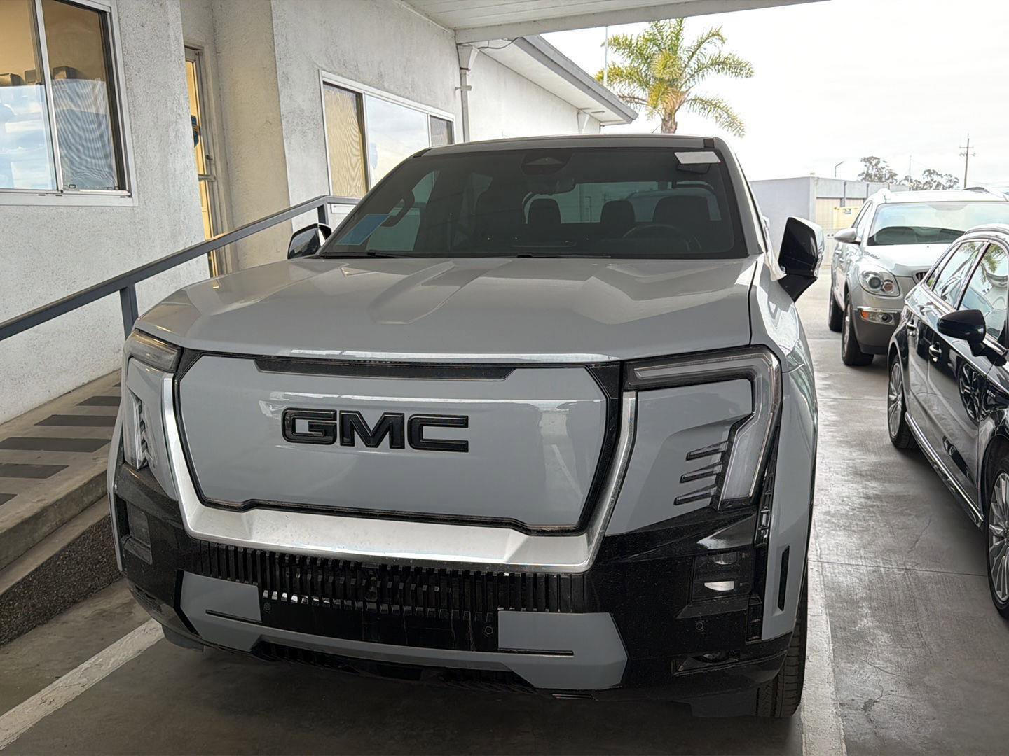 Used 2024 GMC Sierra EV Denali AWD/4WD image 2