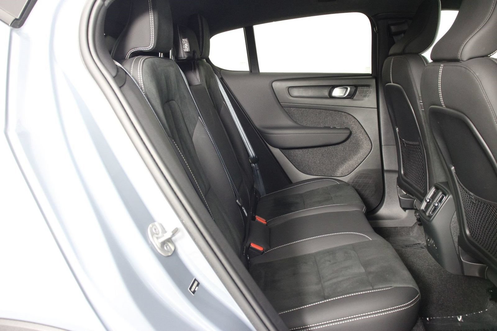 Certified 2023 Volvo C40 P8 Recharge Ultimate w/ Protection Package Premier AWD/4WD image 28
