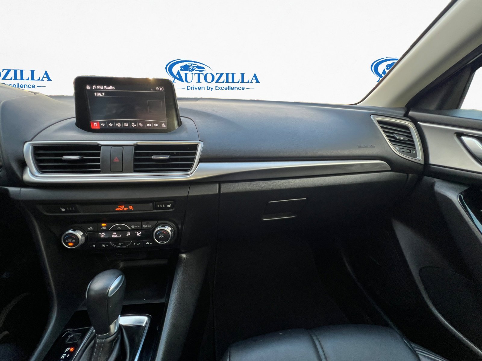 Used 2018 MAZDA MAZDA3 Touring image 11