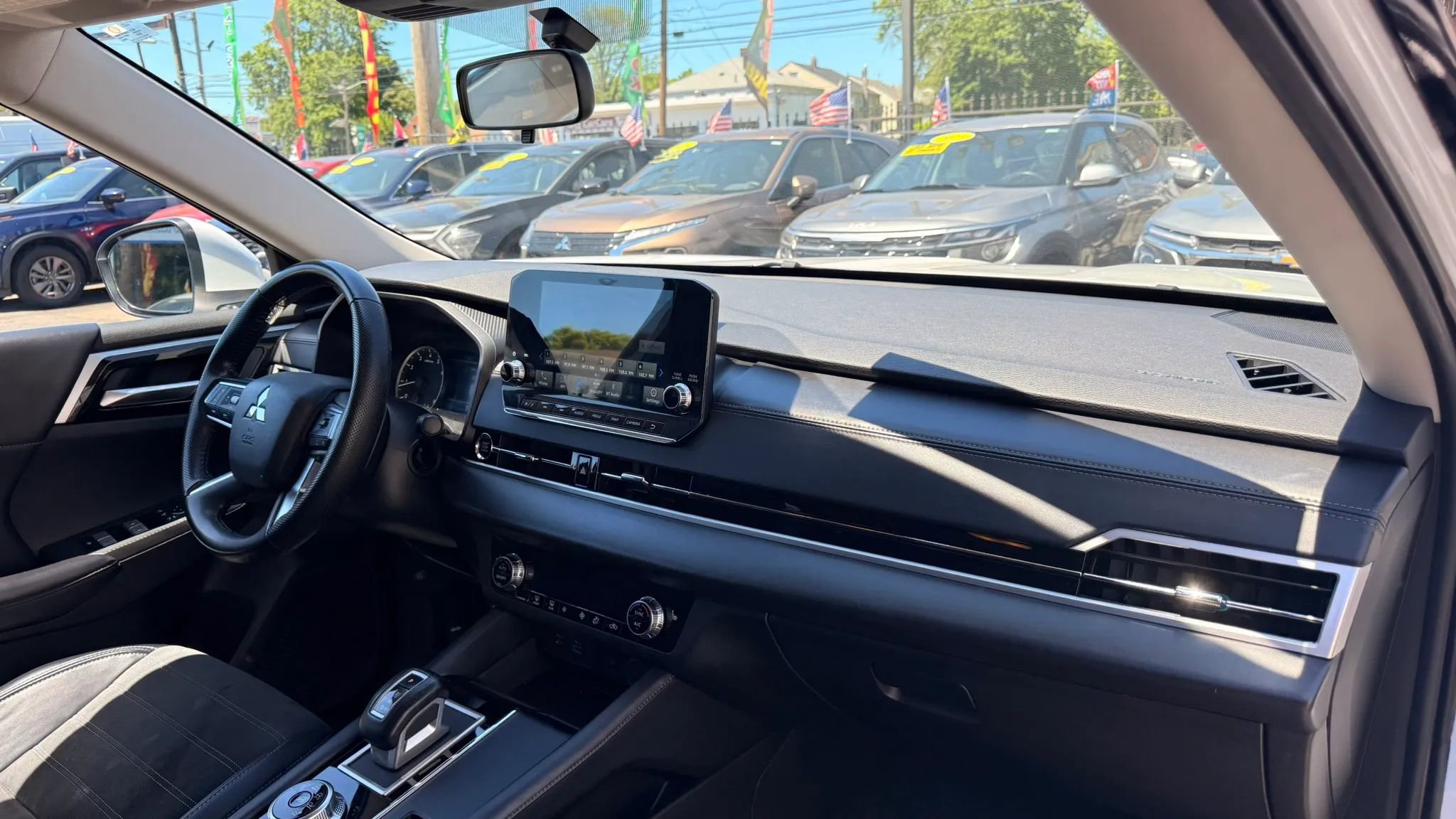 Used 2024 Mitsubishi Outlander FWD image 17