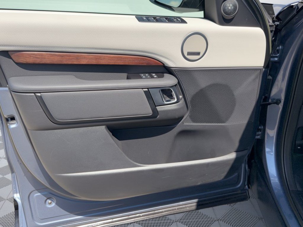 Used 2023 Land Rover Discovery S R-Dynamic AWD/4WD image 14