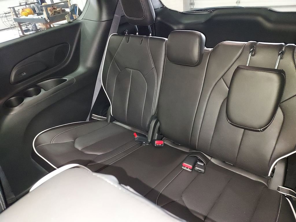 New 2026 Chrysler Pacifica Limited w/ S Appearance Package FWD image 30