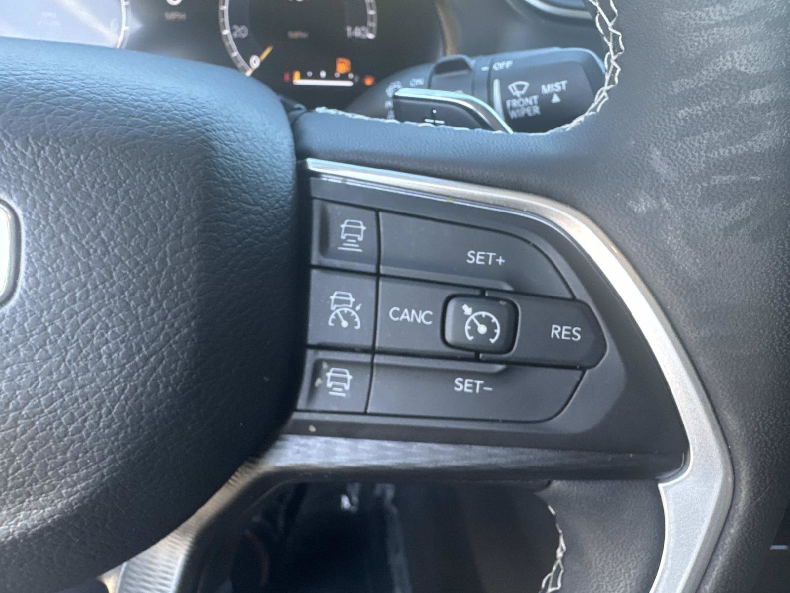 Used 2023 Jeep Grand Cherokee Laredo image 25