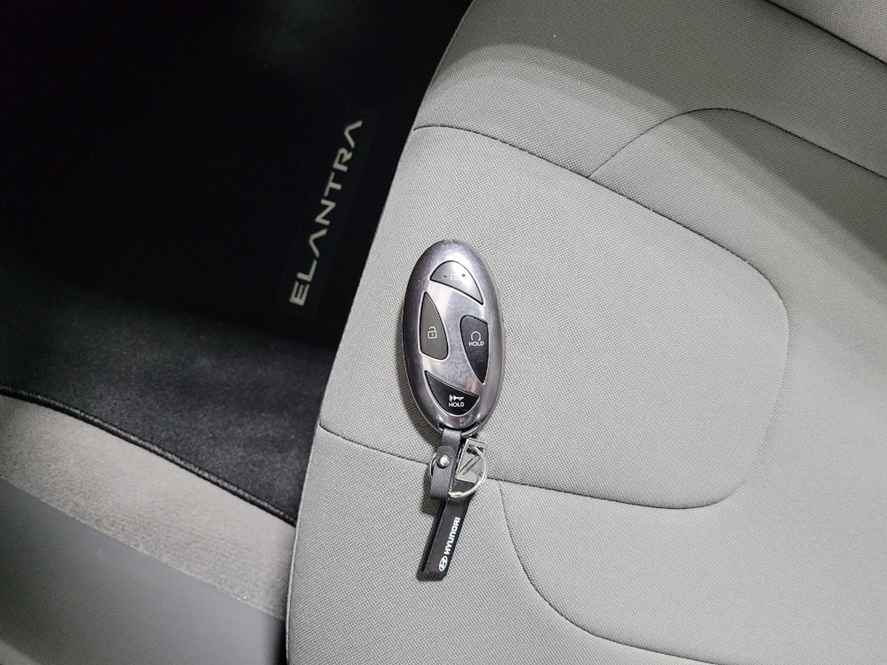 Used 2025 Hyundai Elantra Sport FWD image 32