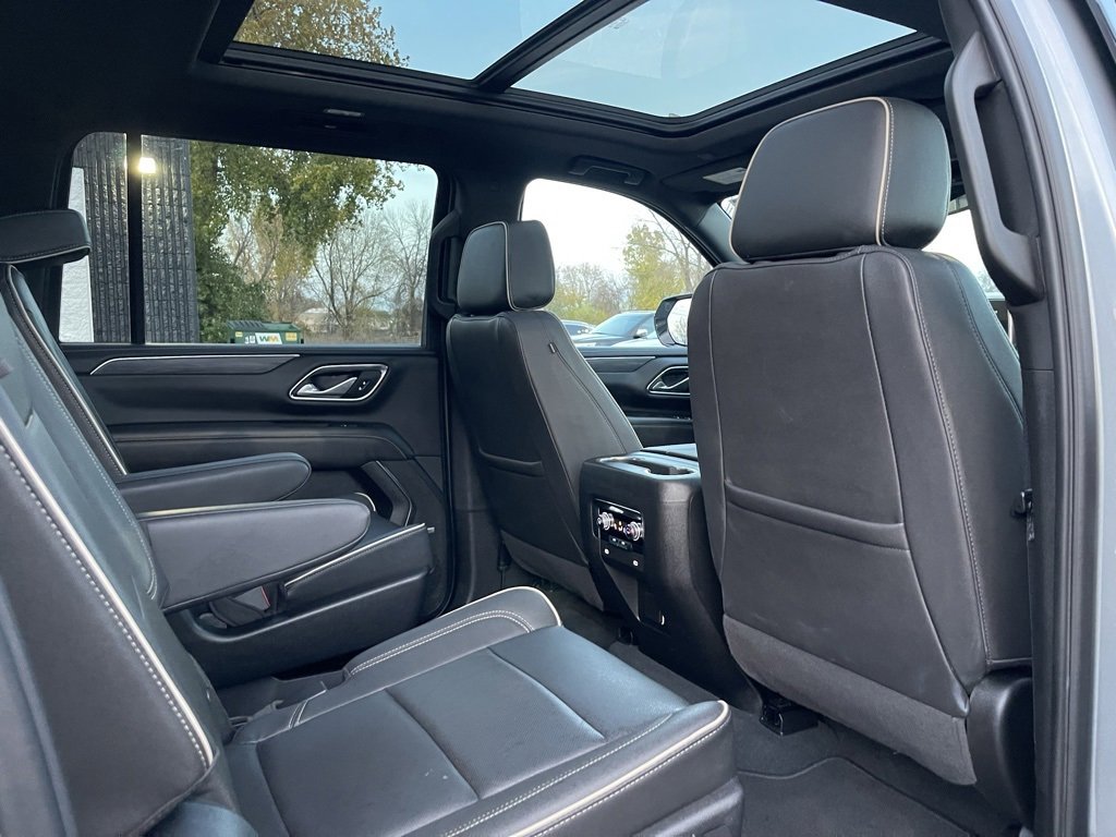 Used 2023 GMC Yukon XL SLT image 34