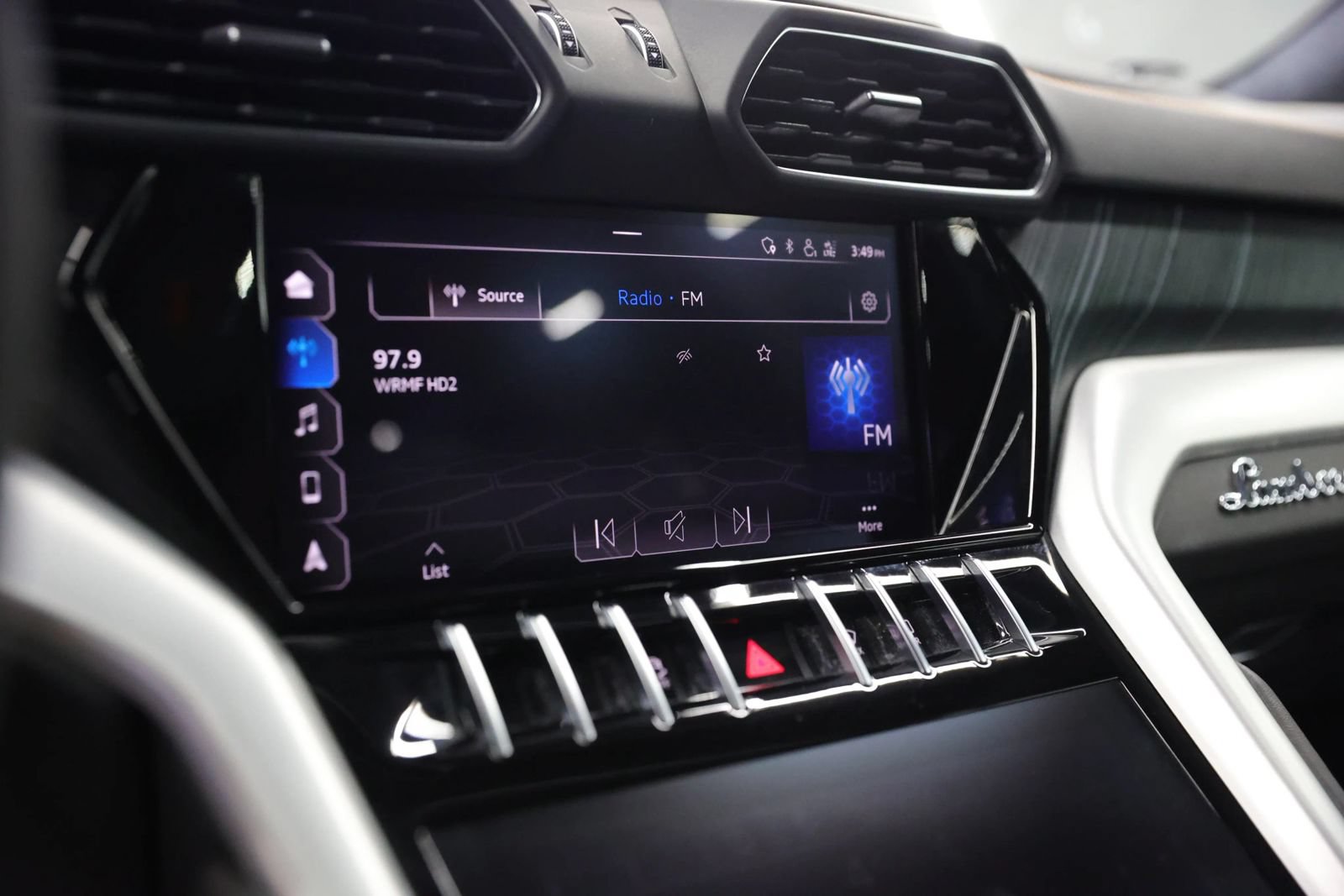 Used 2020 Lamborghini Urus AWD/4WD image 34