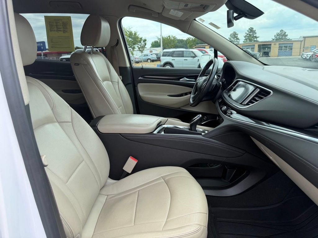 Used 2020 Buick Enclave Essence FWD image 31