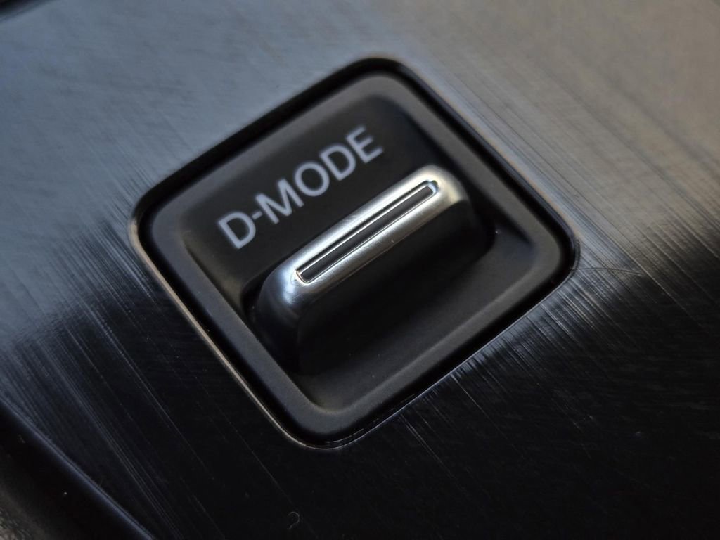 Used 2025 Nissan Rogue SV image 24