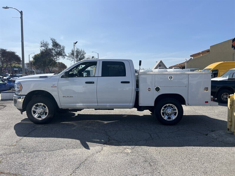Used 2022 RAM 2500 Tradesman w/ Chrome Appearance Group AWD/4WD image 4