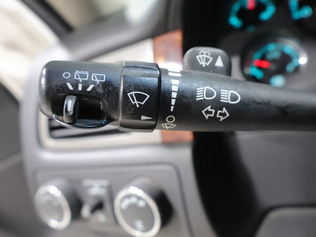 Used 2013 Chevrolet Suburban LTZ AWD/4WD image 35