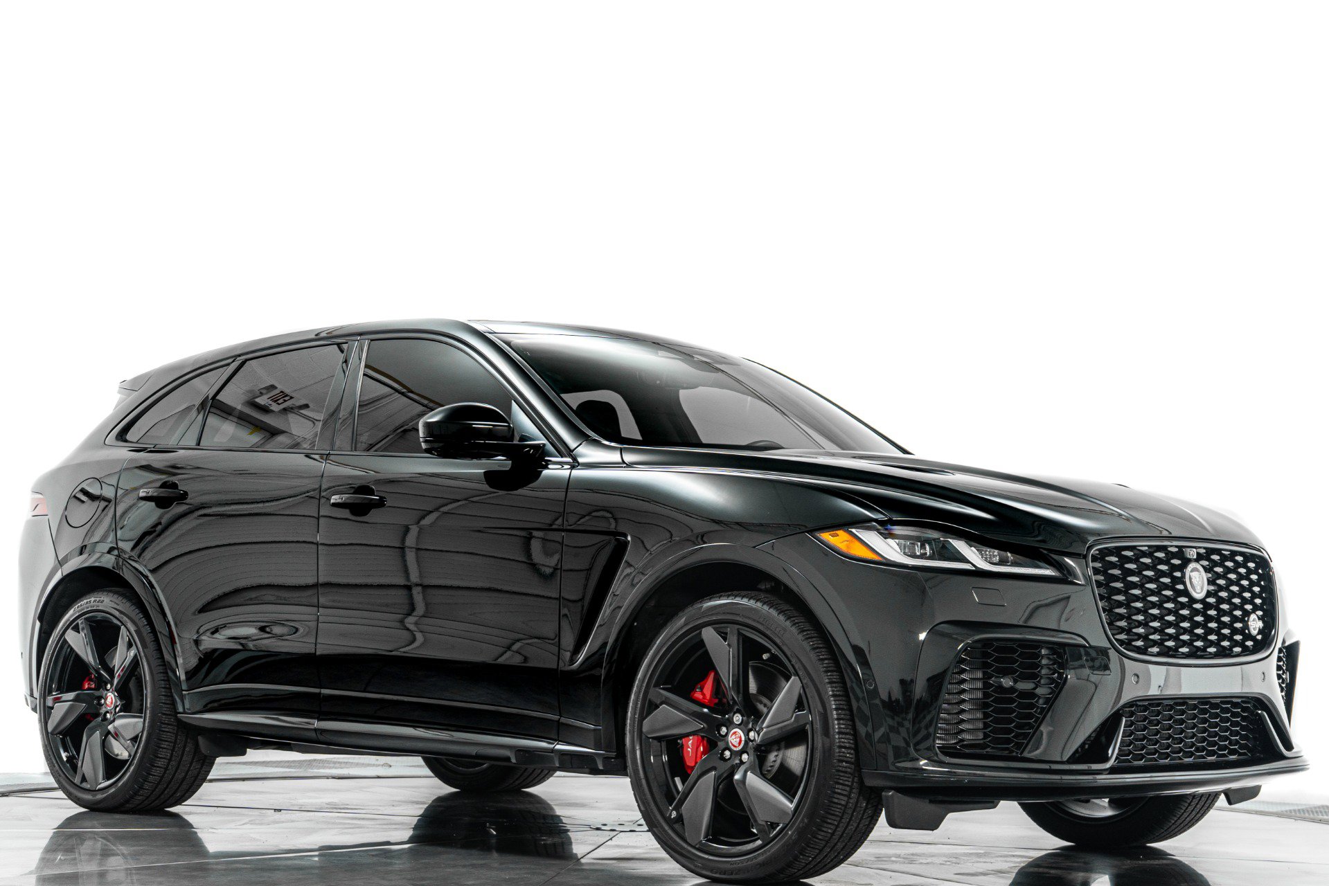 Used 2023 Jaguar F-PACE SVR image 31
