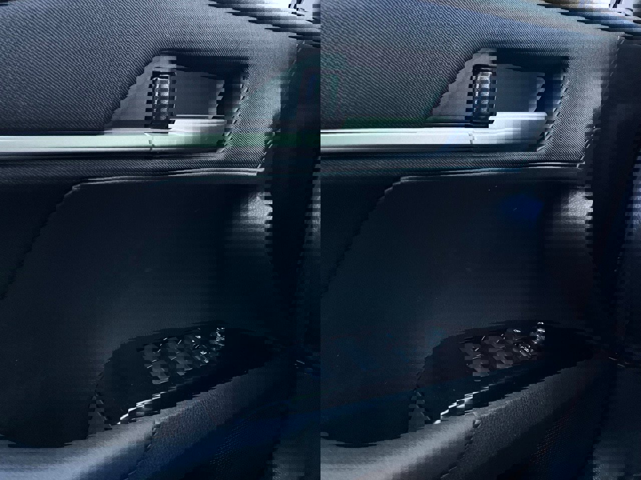 Used 2025 Toyota Camry LE image 19