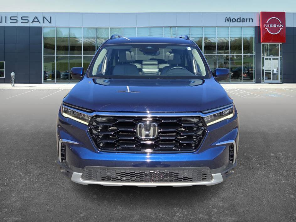 Used 2025 Honda Pilot Touring image 2