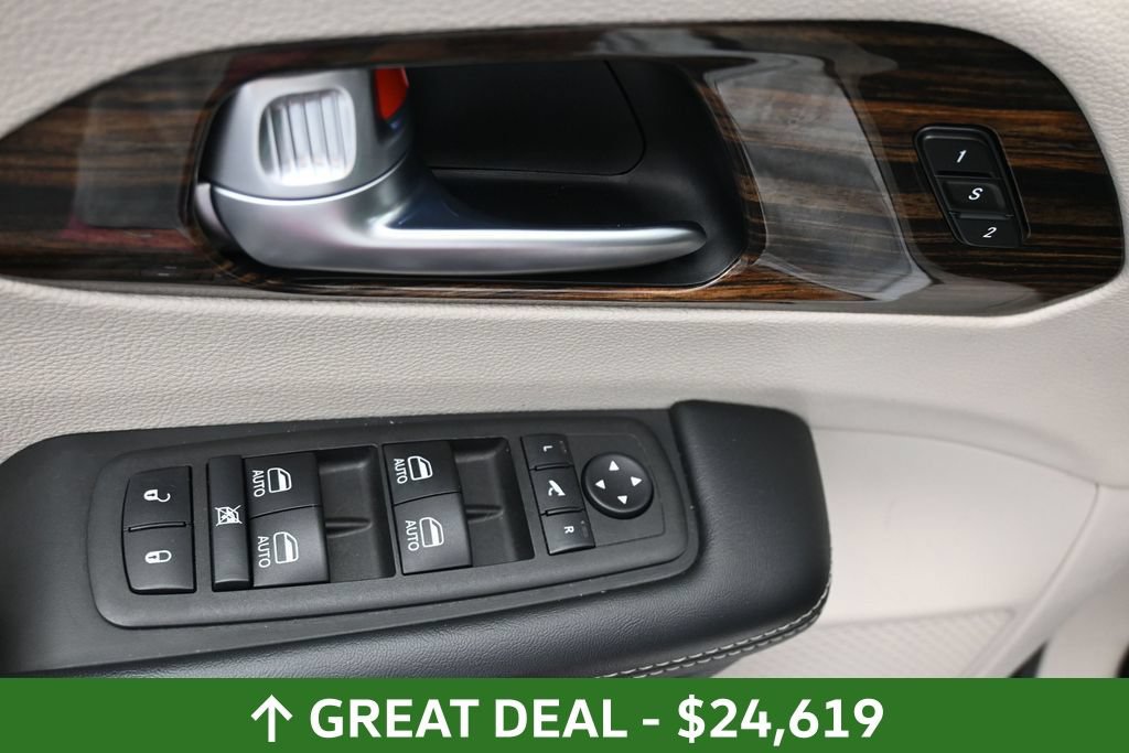 Used 2023 Chrysler Pacifica Limited FWD image 24