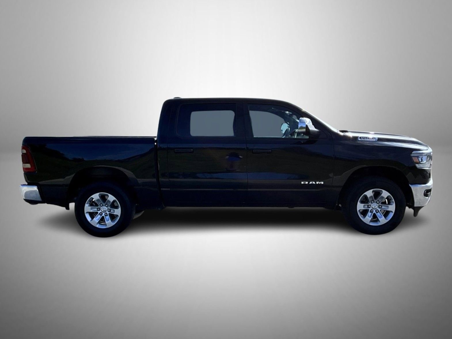 Used 2023 RAM 1500 Laramie AWD/4WD image 4