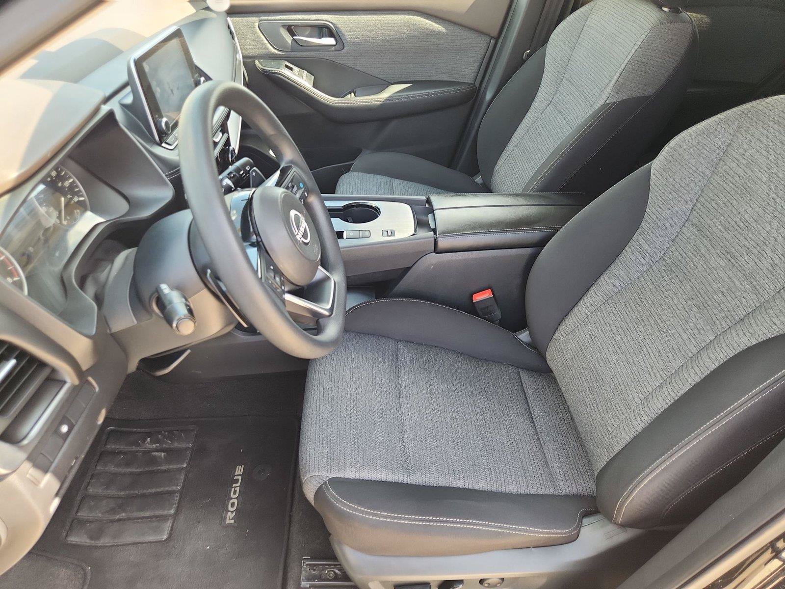 Used 2023 Nissan Rogue SV FWD image 18