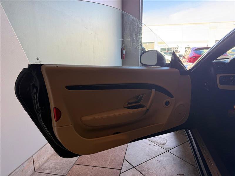 Used 2010 Maserati GranTurismo Convertible RWD image 35