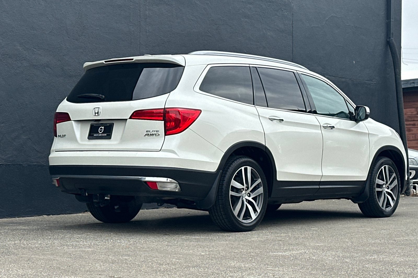 Used 2018 Honda Pilot Elite image 2