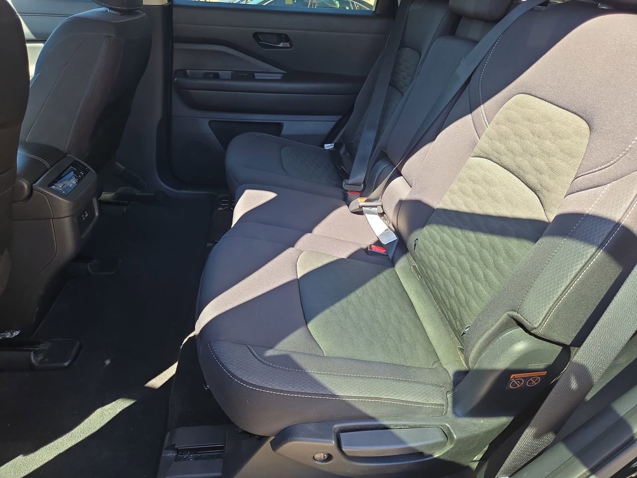 Used 2024 Nissan Pathfinder SV image 18