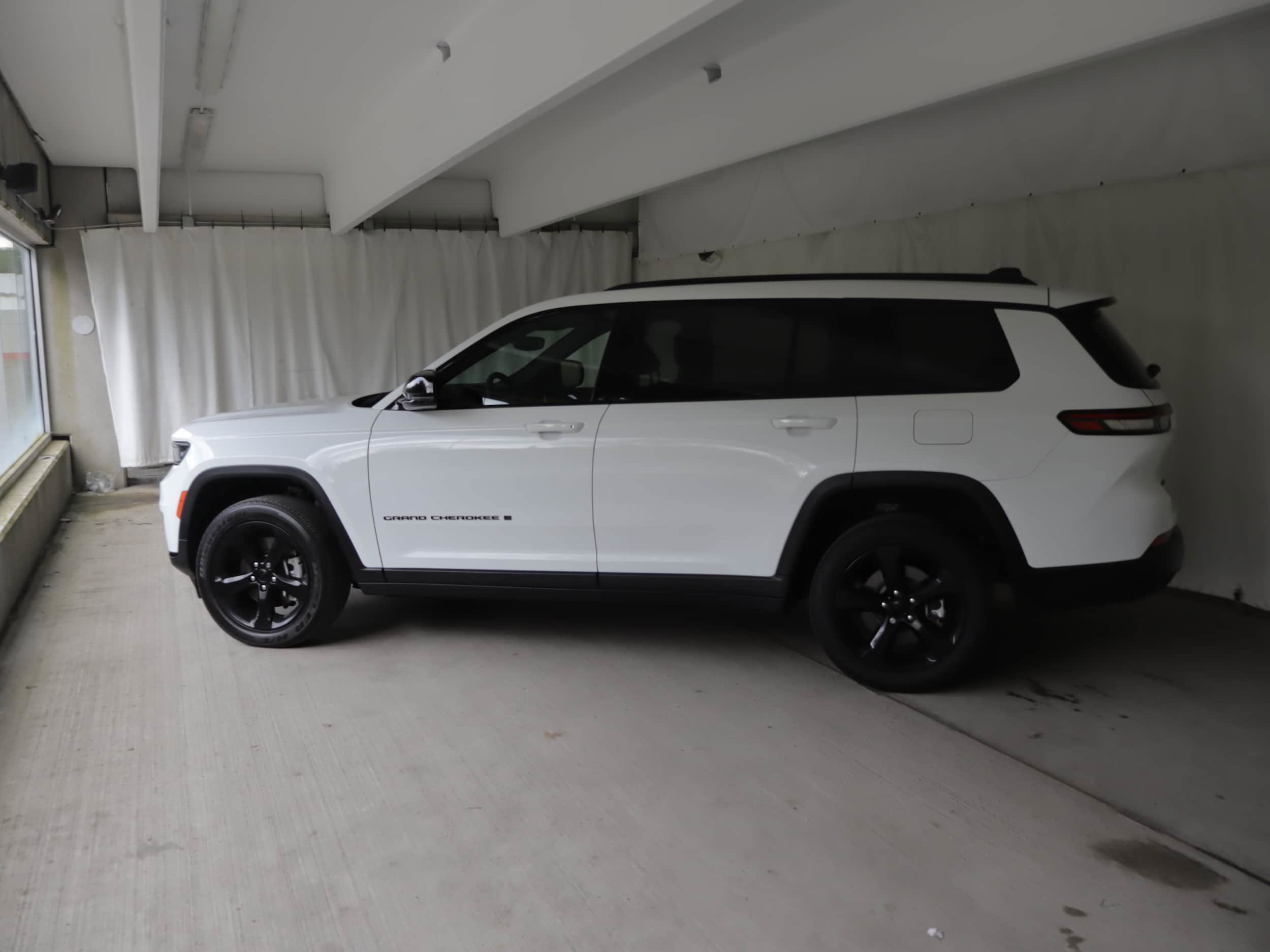 Used 2023 Jeep Grand Cherokee L Laredo AWD/4WD image 22