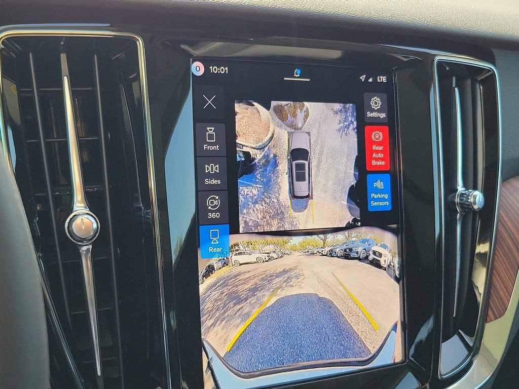 New 2026 Volvo V60 B5 Cross Country Plus w/ Protection Package Premier AWD/4WD image 9