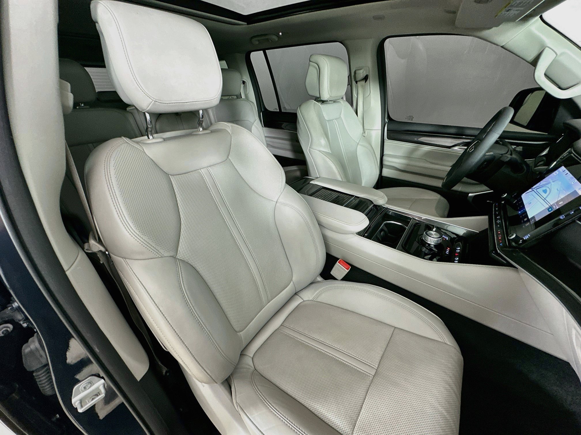 Certified 2023 Jeep Wagoneer 4WD w/ Premium Group I image 38