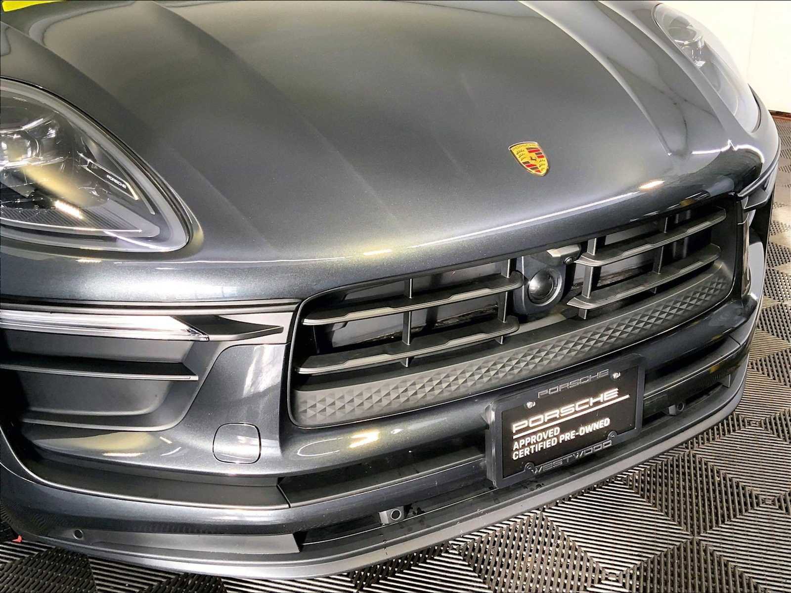 Certified 2025 Porsche Macan image 34