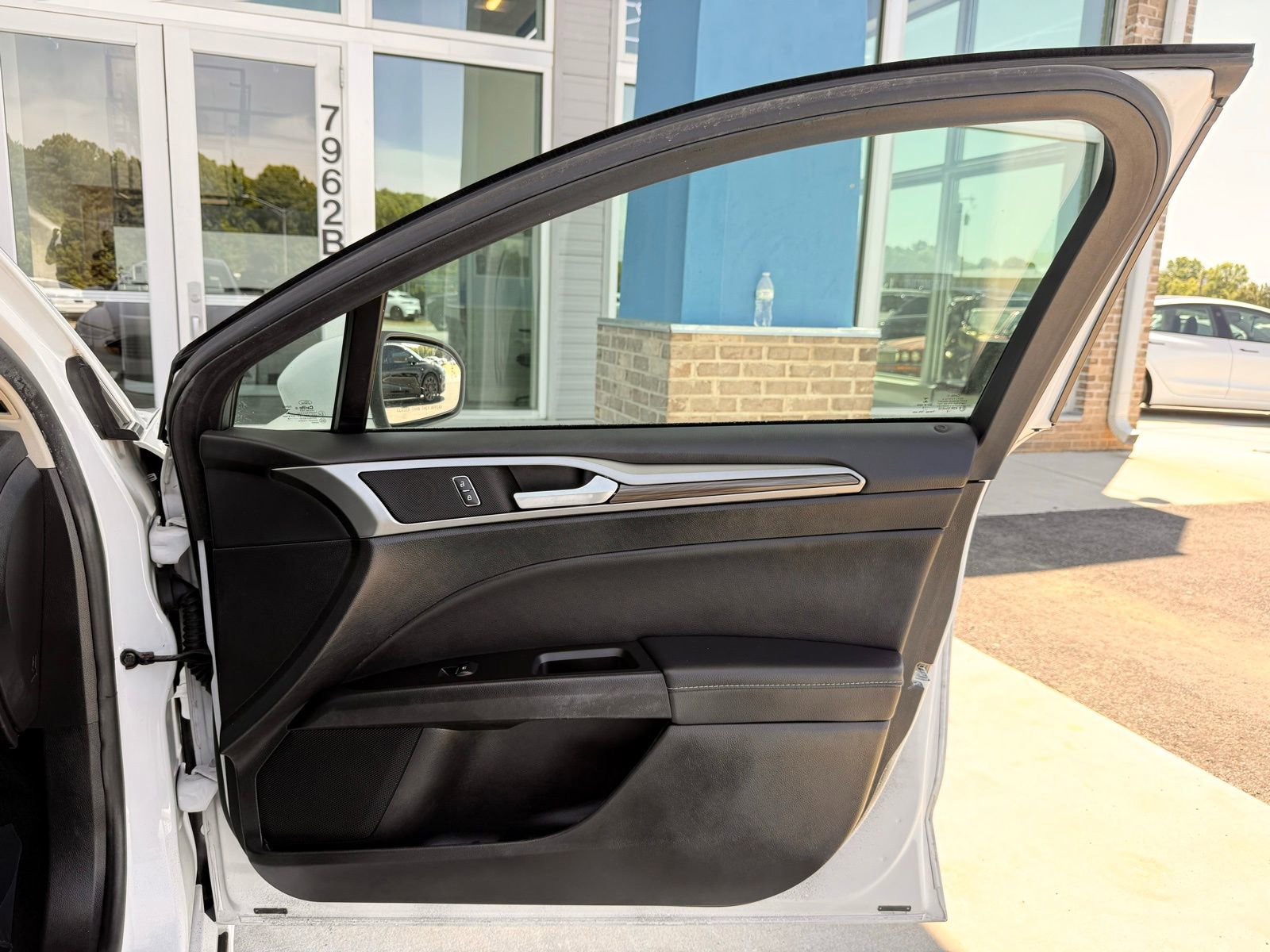 Used 2018 Ford Fusion SE w/ Equipment Group 602A FWD image 18