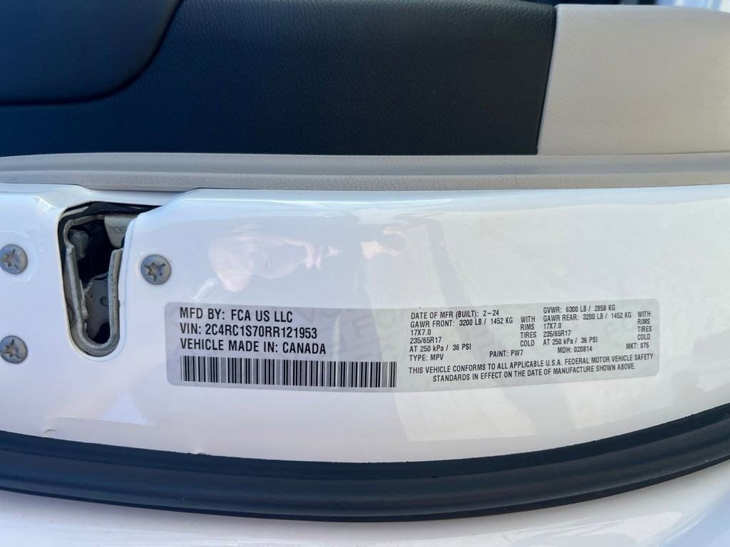 Used 2024 Chrysler Pacifica Select image 36