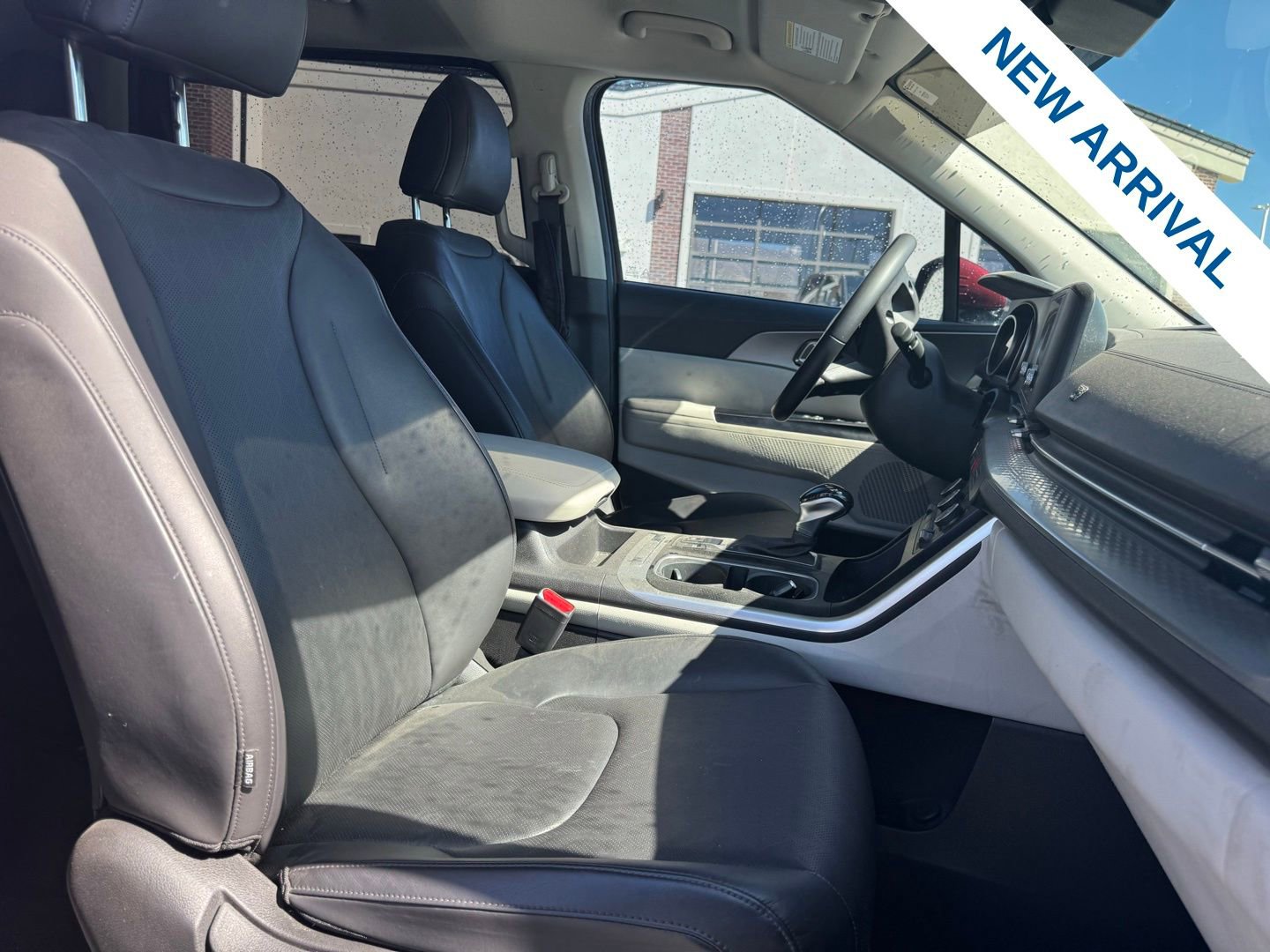 Used 2022 Kia Carnival LX image 9