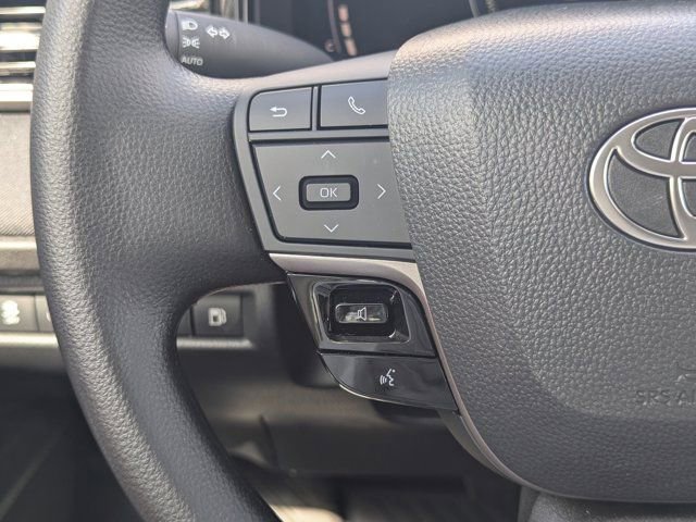 Used 2025 Toyota Camry LE w/ Convenience Package image 21