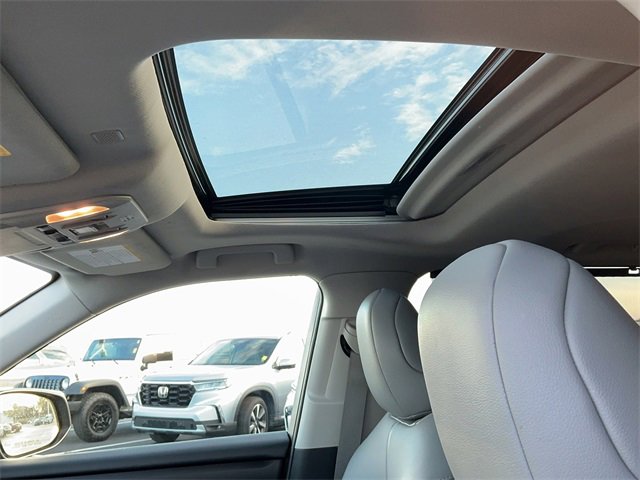 Used 2021 Toyota Highlander XLE image 21