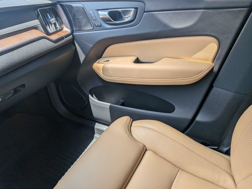 Used 2021 Volvo XC60 T5 Inscription w/ Protection Package Premier FWD image 22