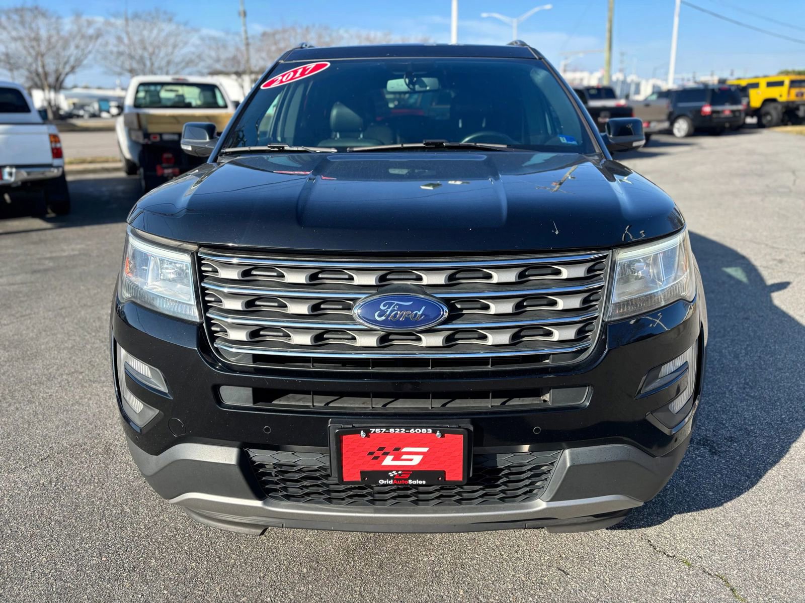 Used 2017 Ford Explorer XLT w/ Equipment Group 202A AWD/4WD image 8