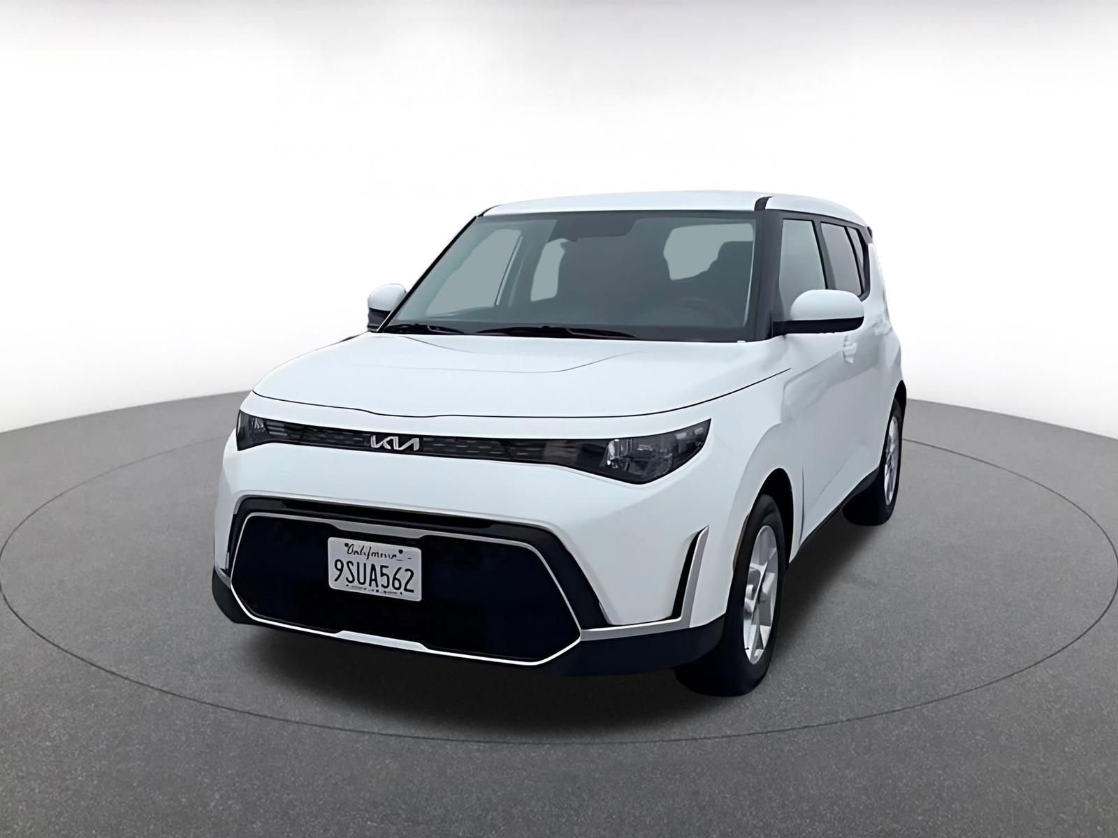 Used 2025 Kia Soul LX w/ LX Technology Package image 4