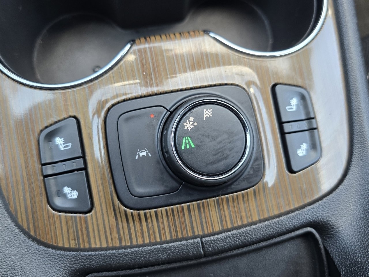 Used 2021 GMC Acadia SLE w/ Driver Convenience Package FWD image 6