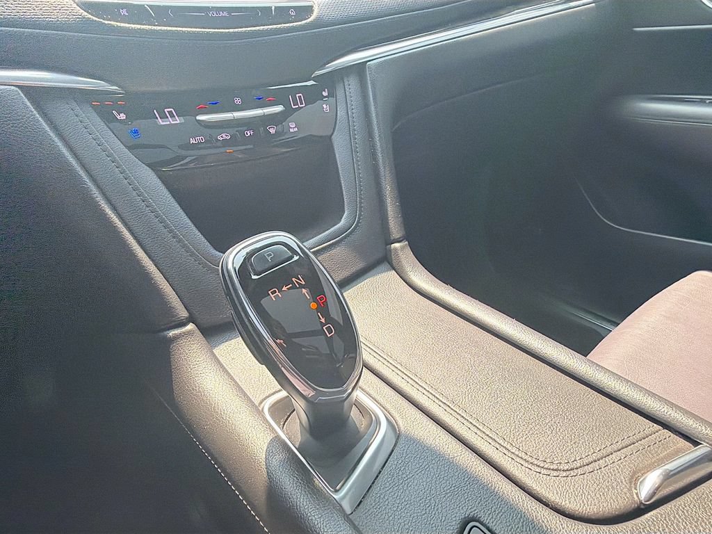 Used 2017 Cadillac XT5 Luxury w/ Driver Awareness Package FWD image 17