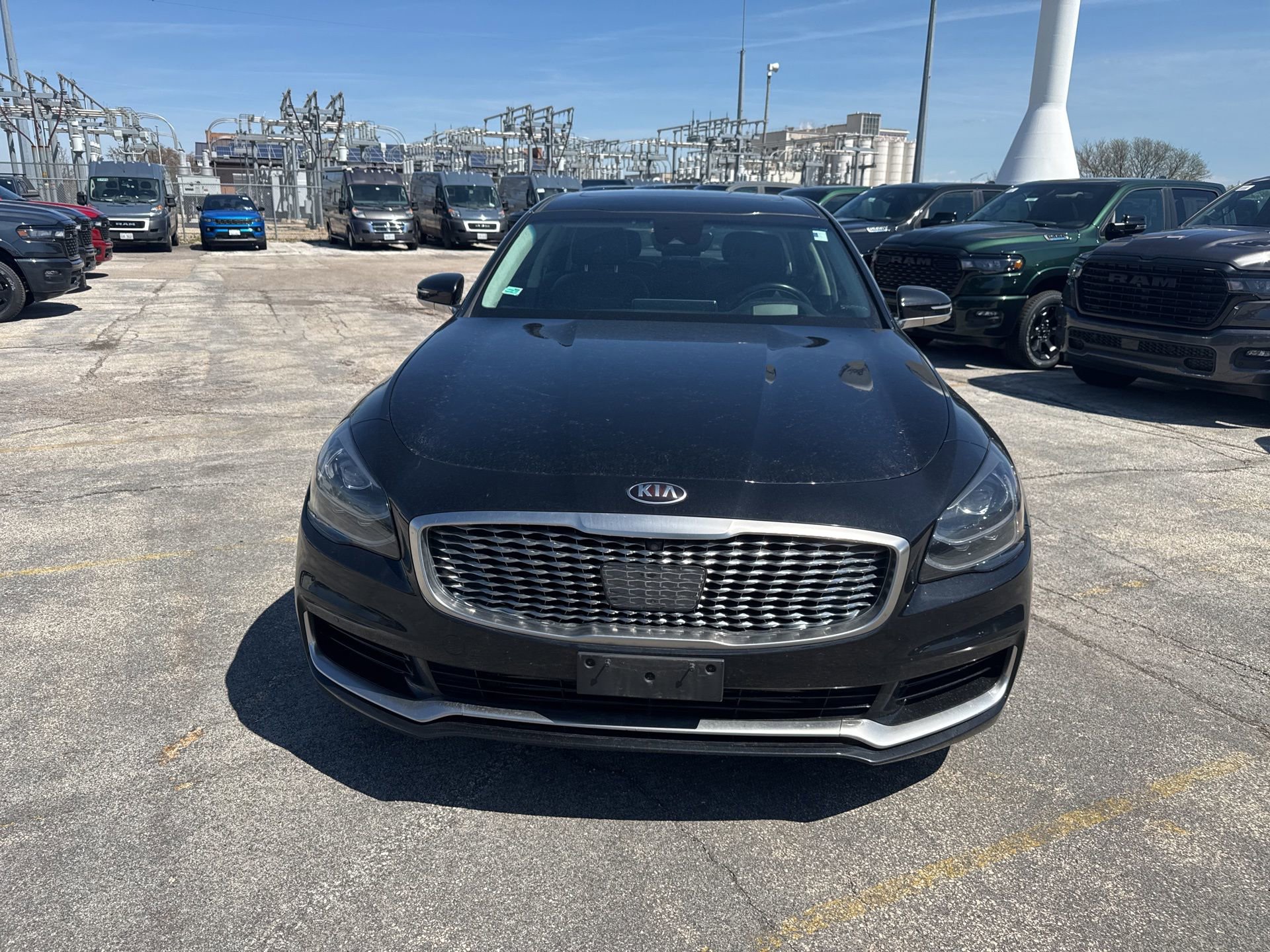 Used 2019 Kia K900 Luxury w/ VIP Package image 2
