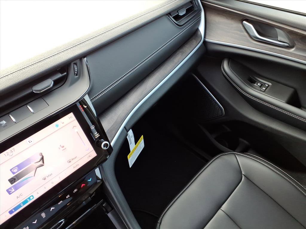 New 2026 Jeep Grand Cherokee Limited w/ Limited Altitude Package image 34