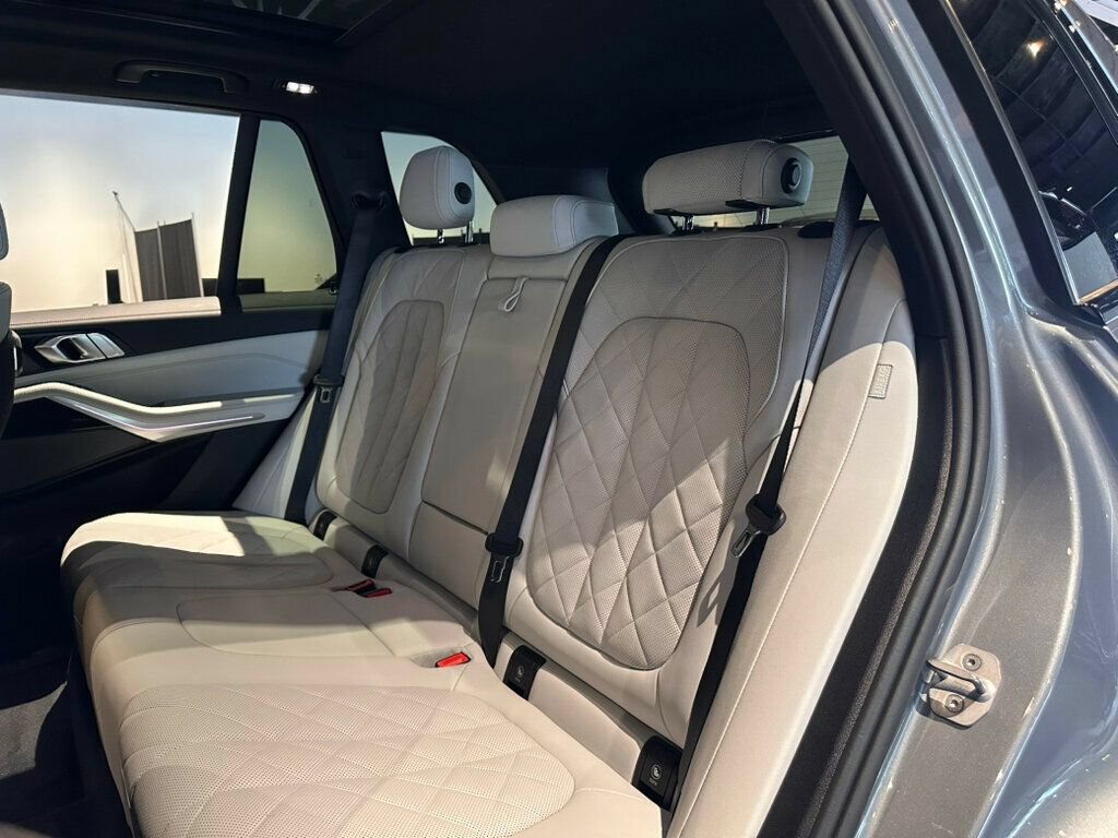 Used 2025 BMW X5 xDrive40i w/ M Sport Package AWD/4WD image 25