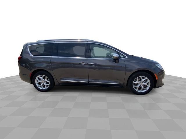 Used 2019 Chrysler Pacifica Limited w/ Advanced Safetytec Group FWD image 3