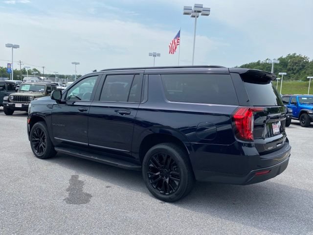 Used 2022 GMC Yukon XL SLT w/ SLT Luxury Package AWD/4WD image 3