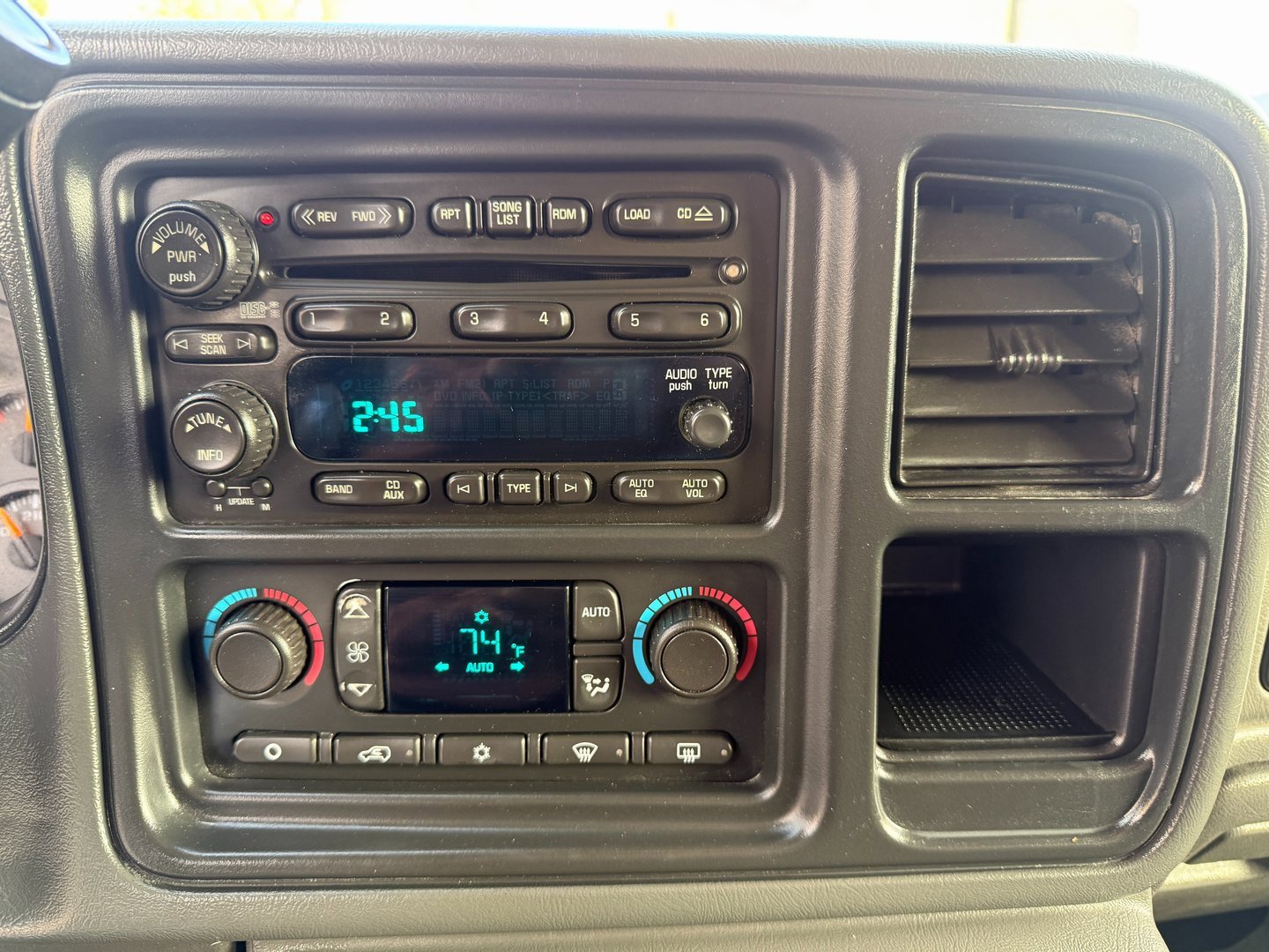 Used 2007 Chevrolet Silverado 2500 LT w/ Heavy-Duty Power Package image 17