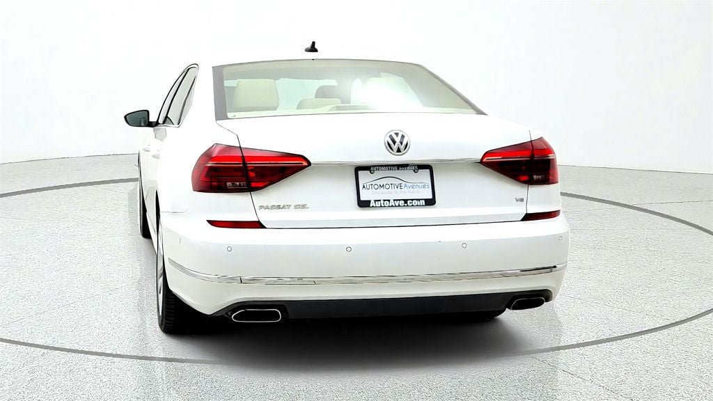 Used 2017 Volkswagen Passat 3.6 SEL Premium FWD image 6